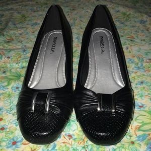 4/$10🌻🌻Black chunky Marbella kitten heel shoe